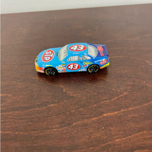 Vintage 1996 Hot Wheels Bobby Hamilton #43 car